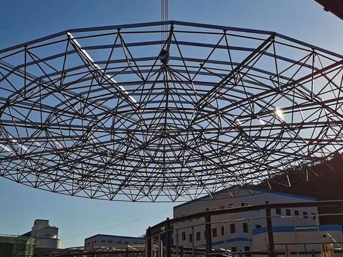 迪庆螺栓球网架工程施工现场